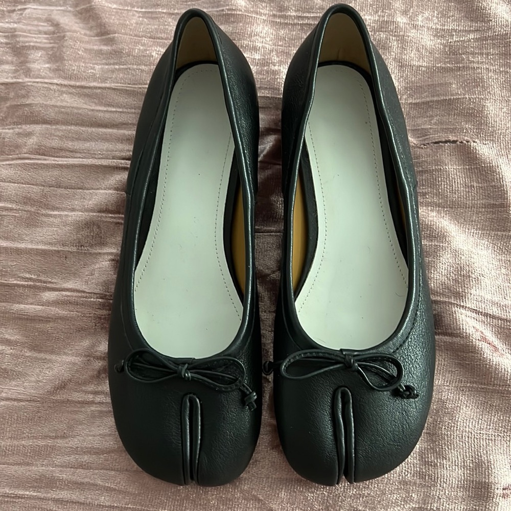 Black Tabis